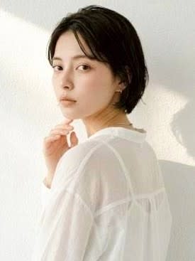 透明感カラー ショートボブ 顔周りレイヤー 20代 髪質改善
