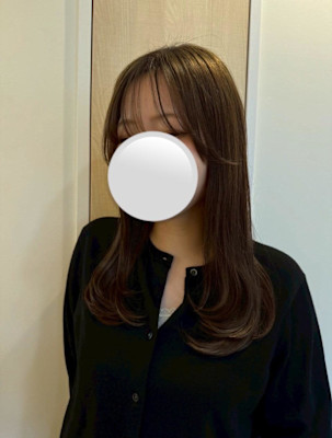 シースルーバングと艶ブラウン