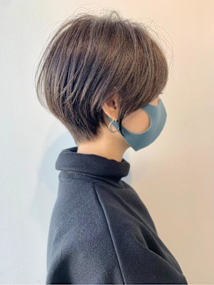 大人可愛い40代50代60代くびれショートボブ白髪ぼかし大鷲
