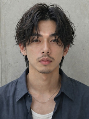 毛流れハンサムショートセンターパートメンズ黒髪爽やか