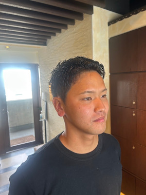 くせ毛を活かしたアップバングベリーショート