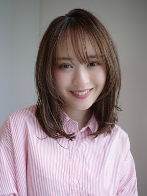 ミディアムレイヤー・ボブ/絶壁解消/20代/３０代/長め 
