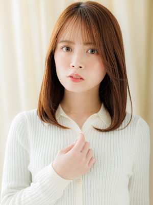 美髪ミルクグレージュブリーチなし艶感ストレート30代40代