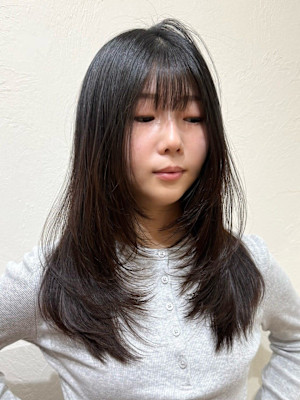 【東林間】広がりを抑える髪質改善ハッシュカット（レイヤー）