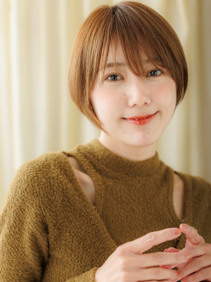 コーラルベージュブリーチなし丸みショートマッシュ20代30代