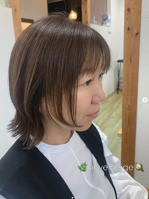 オリーブベージュ