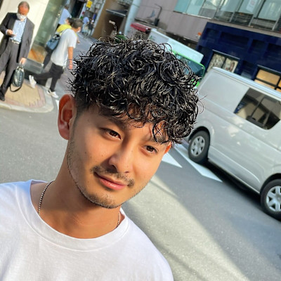 強めスパイラルパーマ×刈り上げツーブロックマッシュ