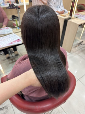 【伊勢原】イルミナカラー+髪質改善で叶える透明感オリーブ
