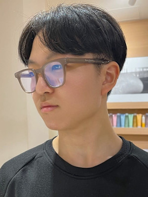 マッシュ メンズカット センターパート 黒髪ショート 20代