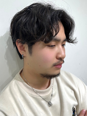 センターパート ニュアンスパーマ ツーブロック 黒髪 20代