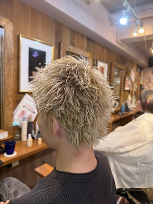 ブロンドスパイキーショート