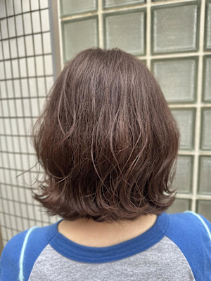 コテ巻きウェーブ　切りっぱなしボブ