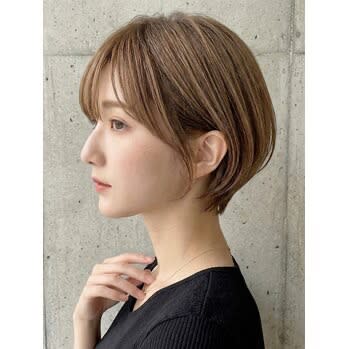 透明感ベージュ。マイナス5歳の大人可愛い耳掛けショート