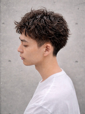【メンズ】大人色気のニュアンスパーマ×毛流れセンターパート