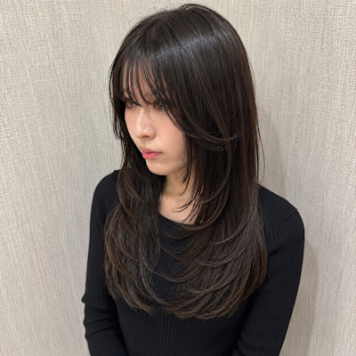 重たく見せない、透け感たっぷりレイヤー