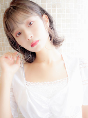 シースルーバング×外ハネくびれボブ