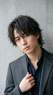 横浜桜木町メンズヘア・波巻きウルフカット×アッシュブラック