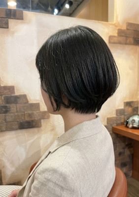 首筋を美しく見せる大人上品なショート【240スタイル】