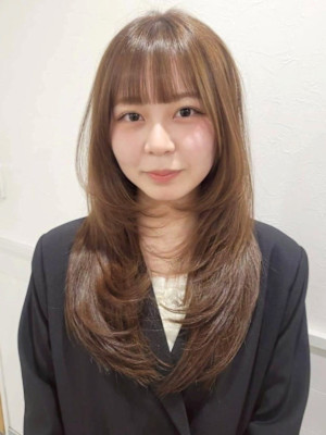 ブラウンベージュ　レイヤーカット　顔周りカット　ロングヘア