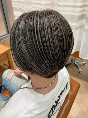 立体感だしたい方おススメ　ハイライトアッシュカラー