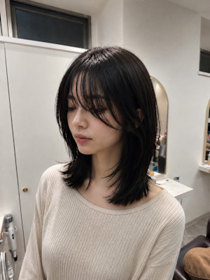 レイヤーヘアミディアムレイヤー前髪あり20代30代横浜石川町