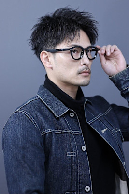 ツーブロック刈り上げなし大人30代ソフトツイストアップバング