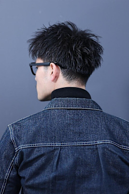 ツーブロック刈り上げなし大人30代ソフトツイストアップバング