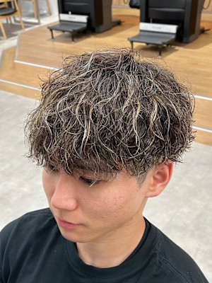 波巻きパーマメンズハイライト