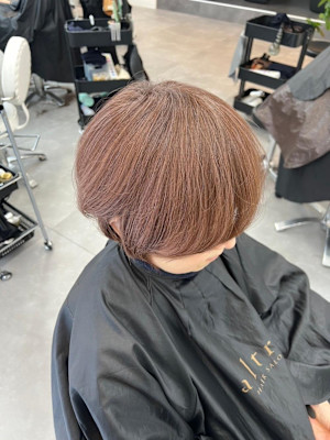 大人可愛い40代50代60代くびれショートボブ白髪ぼかし大鷲