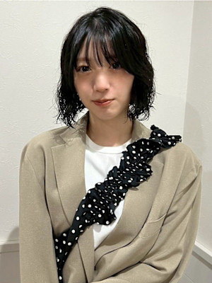黒髪 ショートボブ ニュアンスパーマ 前髪カット 20代