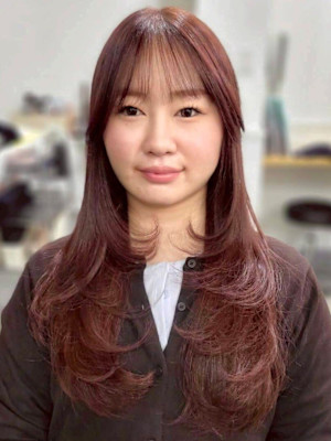レイヤーカット　ピンクブラウン 韓国ヘア 20代 髪質改善