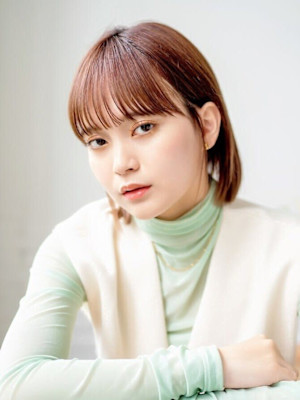 ショートボブ 前髪カット 透明感カラー 20代 小顔ショート