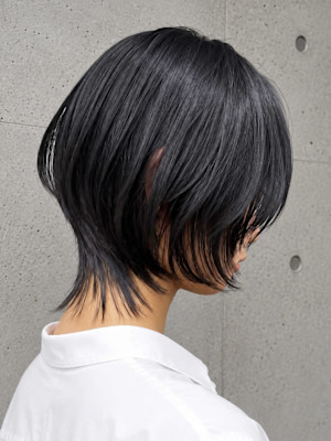 黒髪 クラゲカット くびれショート 顔周りレイヤー
