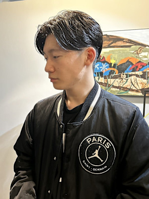 人気メンズ刈り上げ毛流れセンターパート