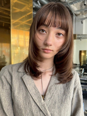 顔まわりレイヤー×抜け感ミディ