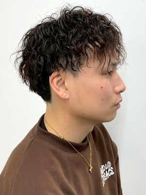 ツーブロック スパイラルパーマ 束感 ブラウンカラー 20代