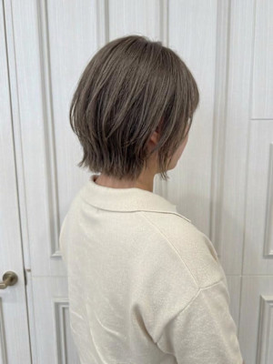 透け感グレージュ×丸みショートボブ