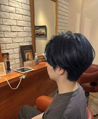 清潔感あふれるネイビーカラーのマッシュ【263スタイル】