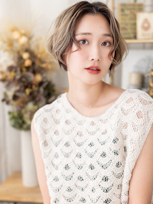 アンブレラカラーくせ毛風シャギーショート　ゆるふわボブb