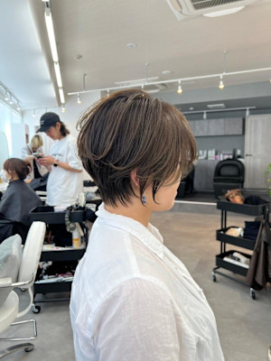大人可愛い40代50代60代くびれショートボブ白髪ぼかし大鷲