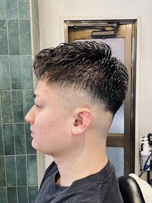 【20代 男性】アイロンパーマ×スキンフェード