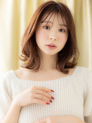 フレンチバングミルクティーブロンドクラゲカット30代40代