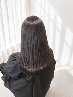 自然にまとまる艶ストレート