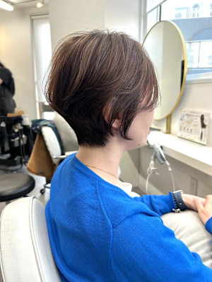 後頭部が綺麗に見えるショートボブ
