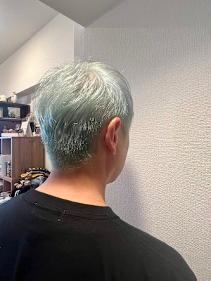 ダブルカラーのショートスタイル