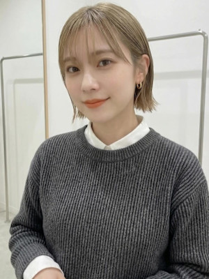 ハイトーンカラーイメチェン切りっぱなしボブ　くびれショート