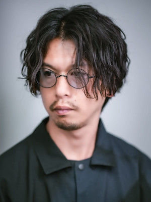 ニュアンスパーマ センターパート メンズパーマ ミディアム