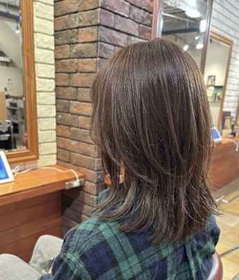 軽やかな動きでおしゃれに魅せるミディレイヤー【272スタイル