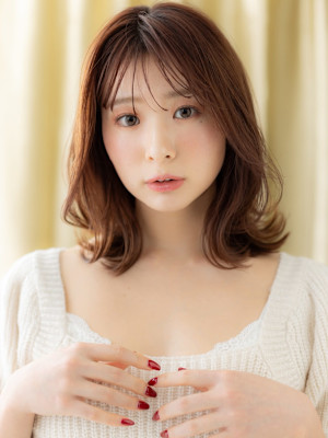 フレンチバングミルクティーブロンドクラゲカット30代40代