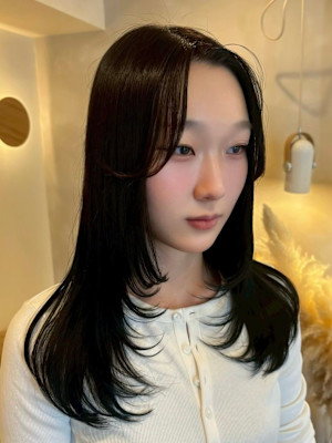 スタイリスト　yuria　正面スタイル